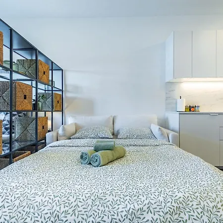아파트 Calm & Stylish - Garage & Balcony *